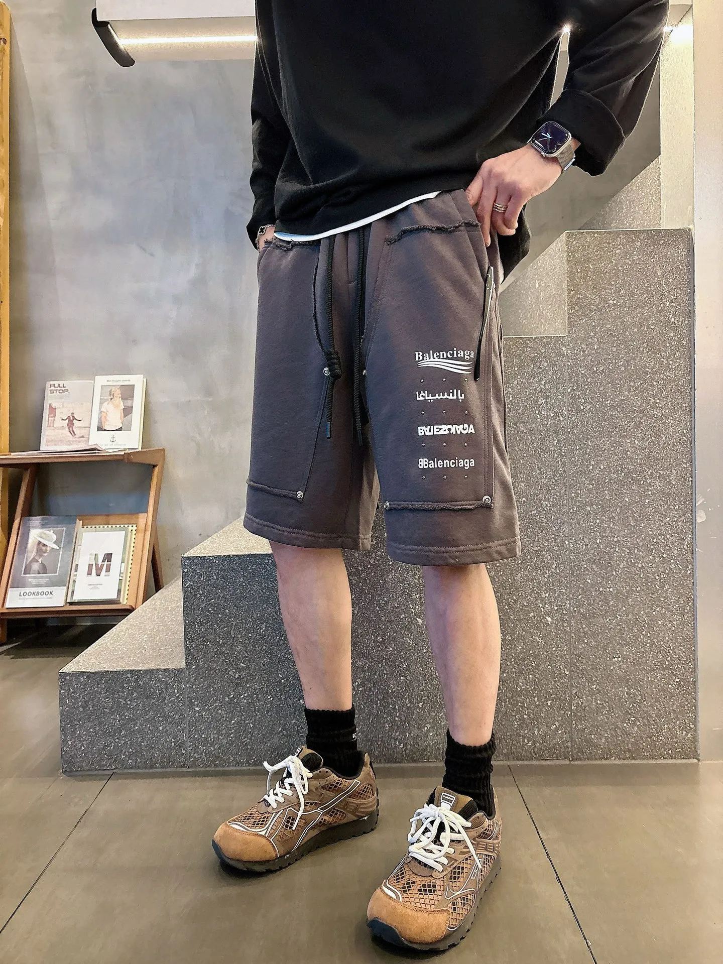 Balenciaga's three-standard complete 2026 summer New Arrival men's casual shorts, advanced custom-made Breathable fabric, Breathable fabric, extremely stretchy and comfortable, impeccable details, top-grade accessories, original logo design concept, delicate and soft feel! The upper body fit is awesome! Size: M-XXXL Please state your height and weight when ordering